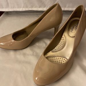 Patent leather nude heels